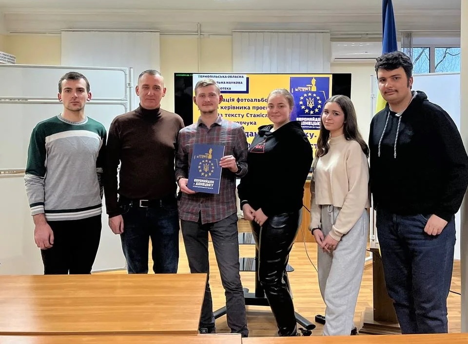 Після презентації фотоальбому Євромайдан у Донецьку